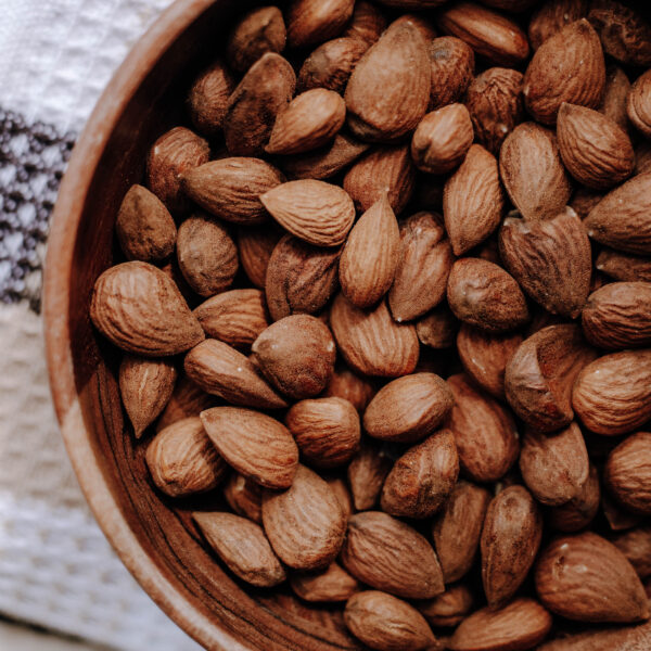 Alternative view of Αμύγδαλα ποικιλία Φυρανιά / Almonds Ferragnes